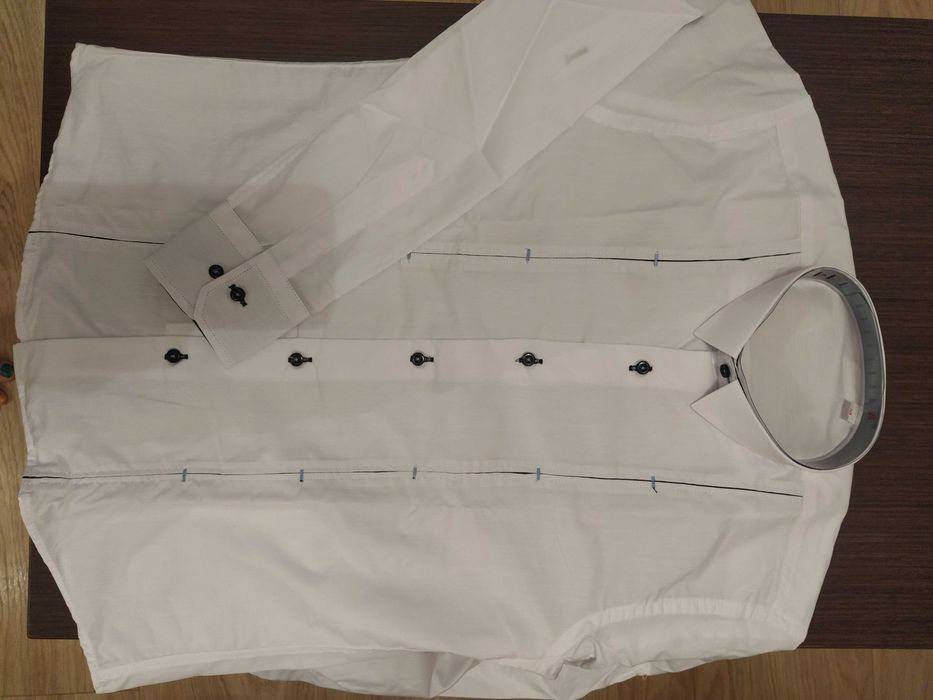 Бяла риза, чисто нова, за момче за униформа