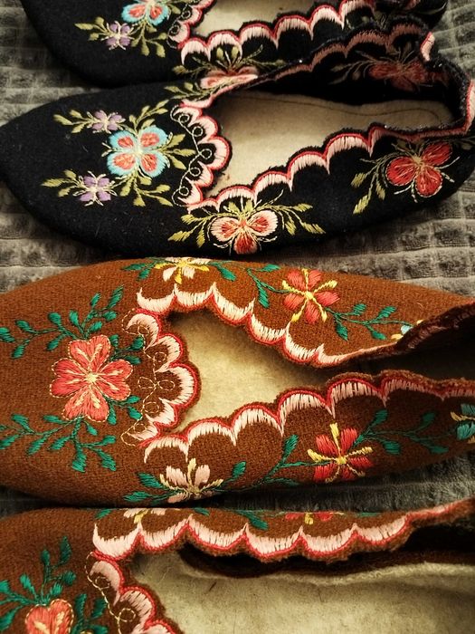 Много нови, битови терлици и вълнени чорапи ръчна изработка