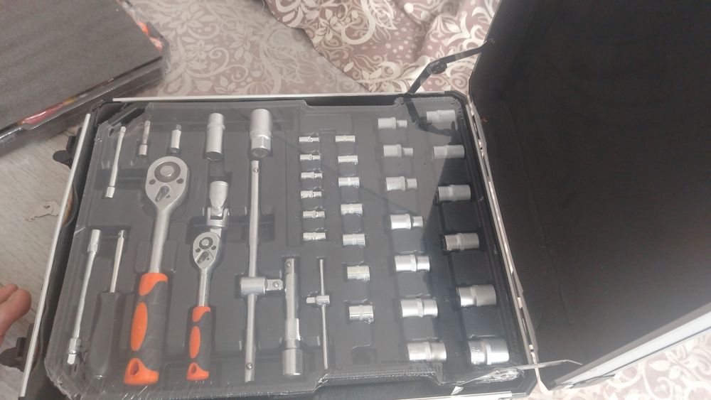 Чемодан набор ключеи