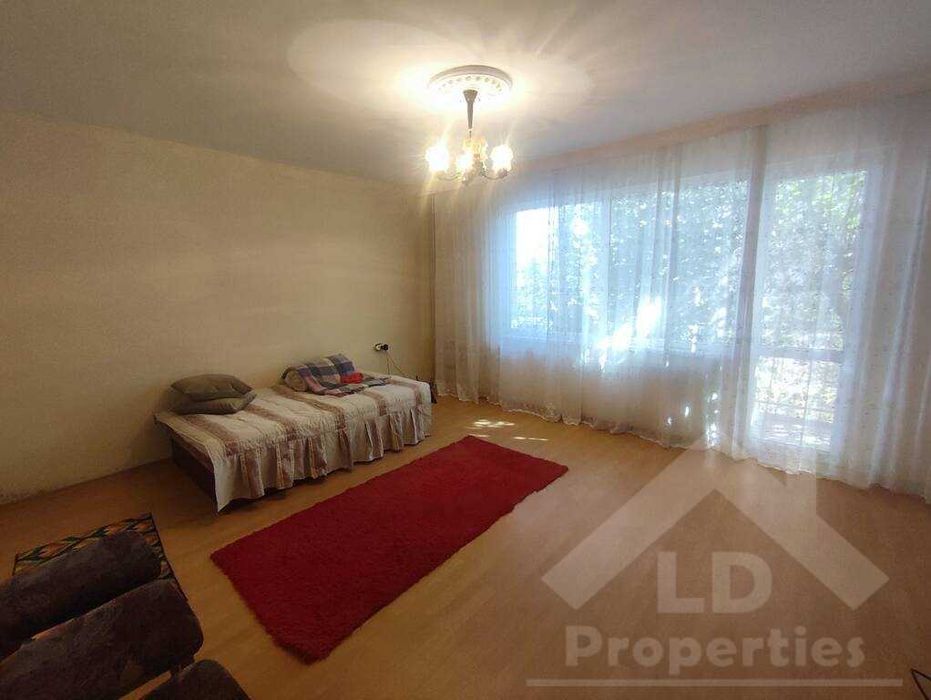 Двуетажна къща в близост до центъра на Генерал Тошево