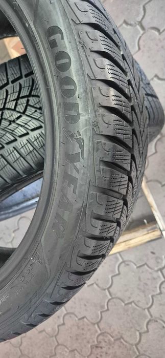 anvelope Goodyear 235/45/19 m&s iarna