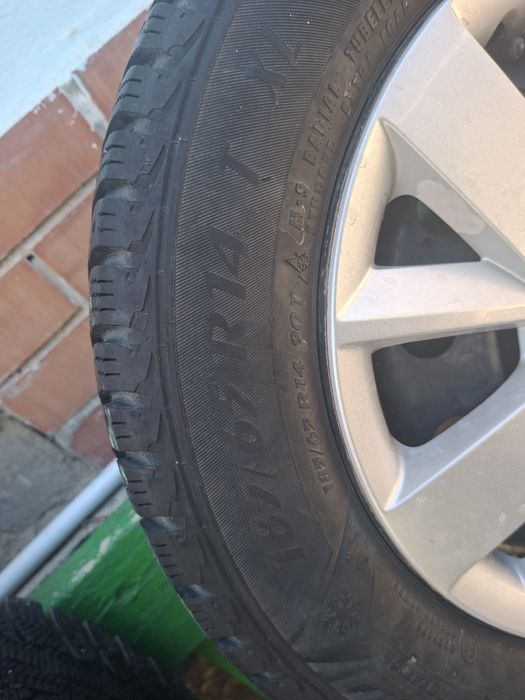 Продам Зимние балоны 185/65/14