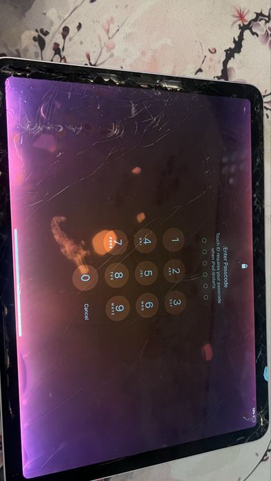 Ipad 11 ЗА ЧАСТИ Заключен + Apple pencil 2nd gen