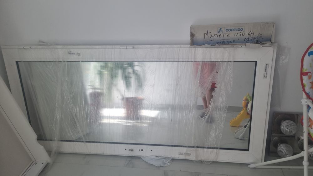 Vand ușă  termopan aluminiu cu oglinda noua nefolosita,in folie,200cm lungime, 90 lățime,cu toc
