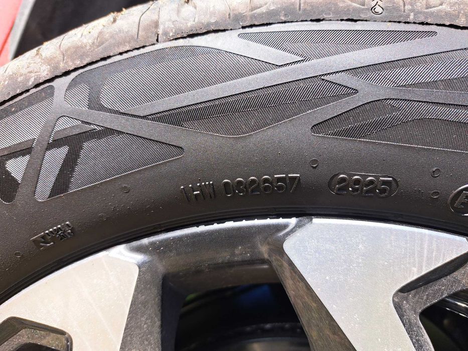 Гуми Continental Eco Contact 6 215 / 55 R 17 V