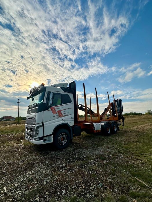 Volvo FH 16 cu macara forestiera