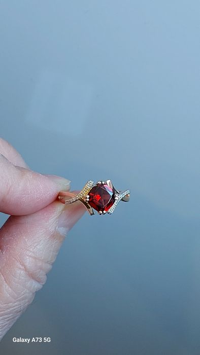 Продаю золотое кольцо, размер 17,5