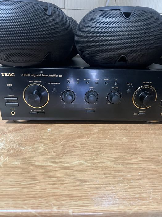 Продавам усилвател с дистанционно управление