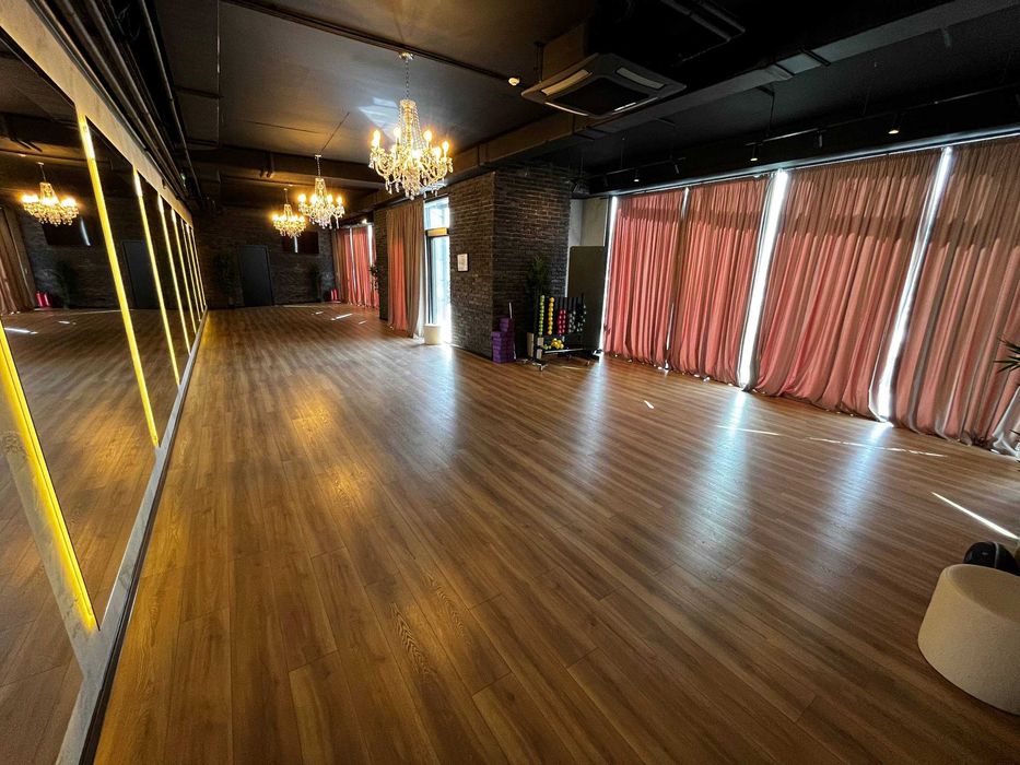 Дава се под наем Зала за събития в Пловдив, Тракия -  кв.м за 1495.83 € - Снимка #2