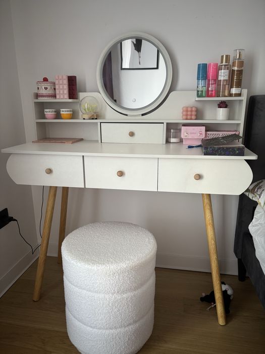 Masă de machiaj / toaletă albă cu oglindă LED rotundă