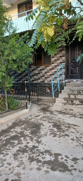 Kvartera sotiladi. 2 xona 3 xona qilingan. Galyorka dom. Birinchi etaj