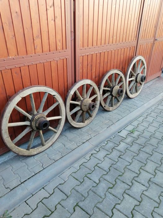 Roți de car vechi