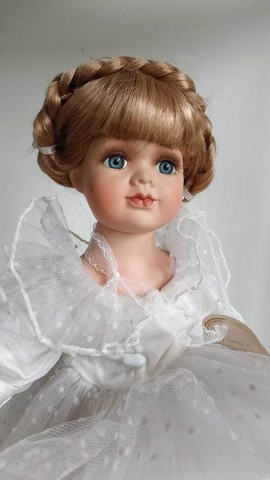 Балерина, порцеланова, английска , колекционерска кукла от Alberon Dolls .