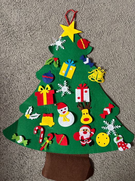 Brăduț din fetru cu accesorii