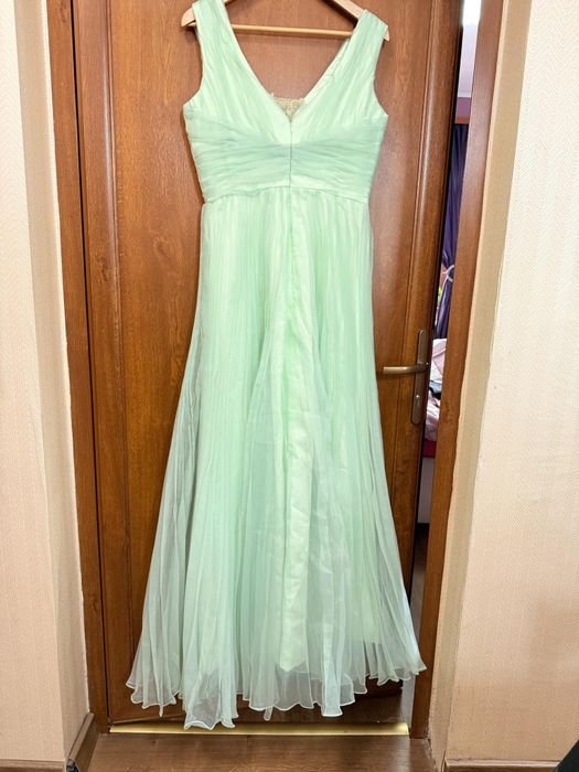 Продавам официални рокли