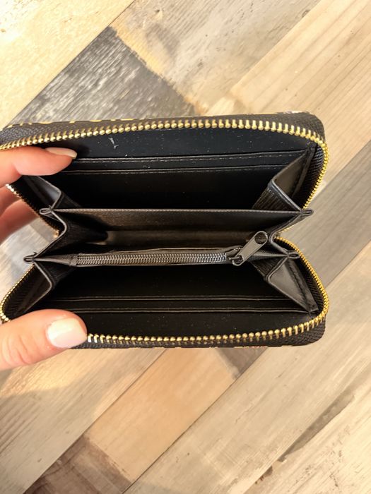 Дамски портфейл CARMANI G с цип никога не съм го ползвала