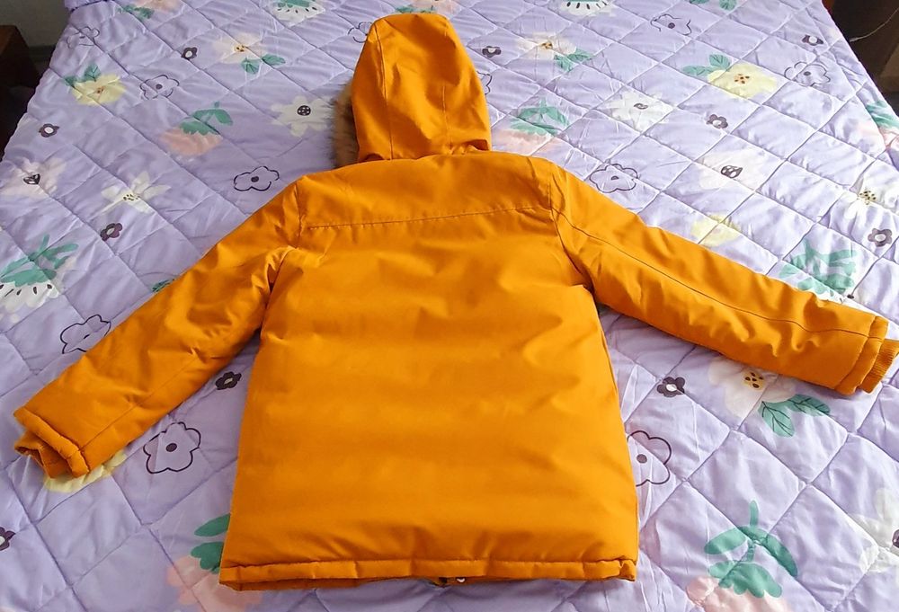 Vând geaca de iarnă pentru copii