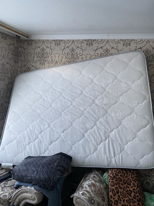 продам кровать с матрасом