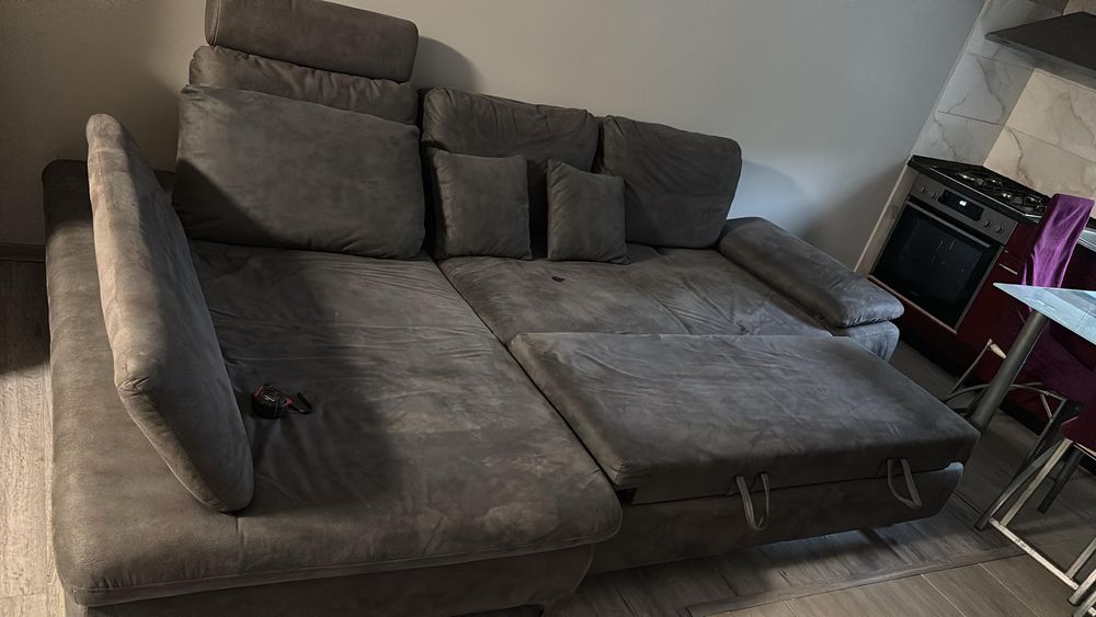 canapea tip colțar foarte încăpător