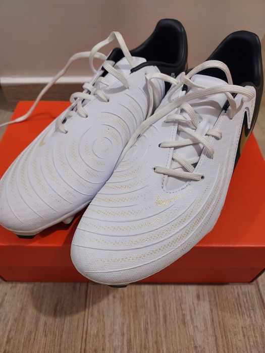 Adidasi fotbal phantom