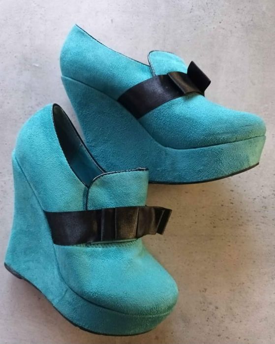 Велурени боти в сив и син цвят