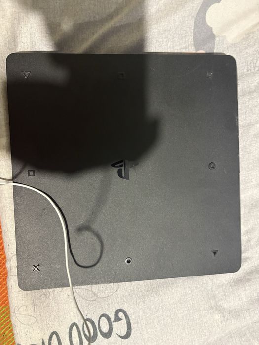 Ps 4 Slim 1 TB няма Джоистик