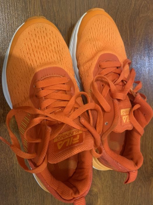 Продам кроссовки Fila в отличном состоянии