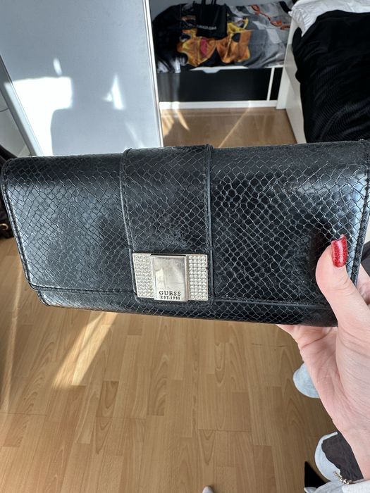 Чанта Guess черна