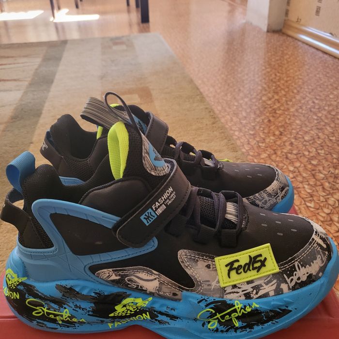 Кроссовки новые на мальчика