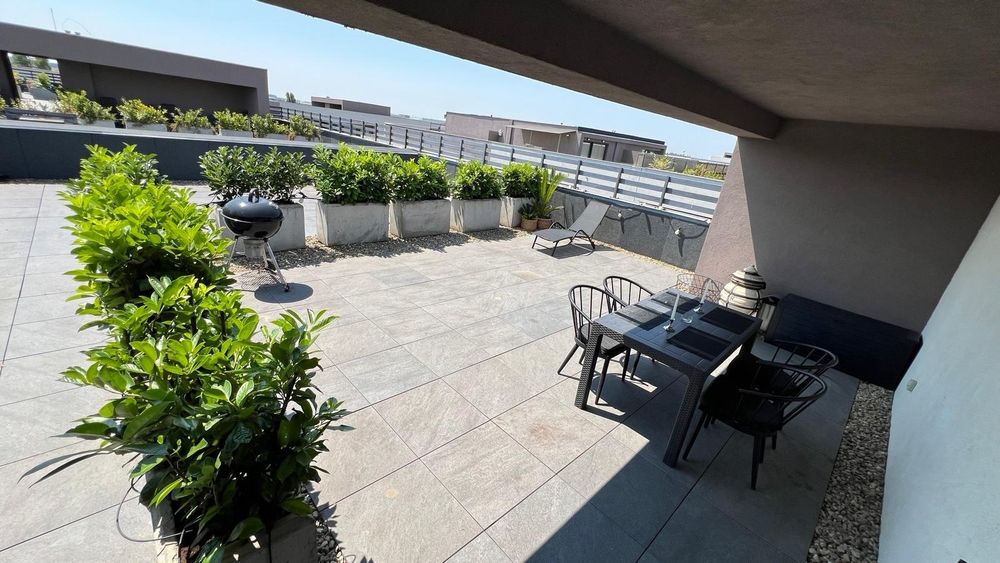 West Residence apartament 2 camere  cu terasă de inchiriat