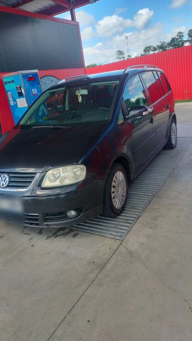 Vând Volkswagen Touran
