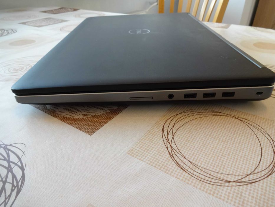 Лаптоп Dell Precision 7710 i7-6820HQ 2.70GHz/RAM32GB/QuadroM3000M 4GB