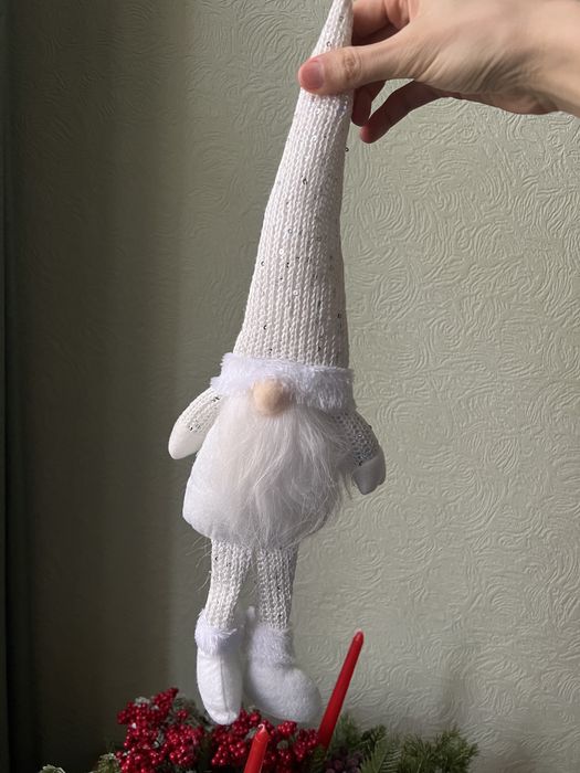 Продам елочную декорацию-букет, есть подсветка, бонус игрушка гном