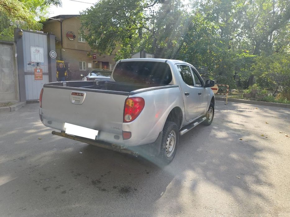 Пикап Mitsubishi L200
