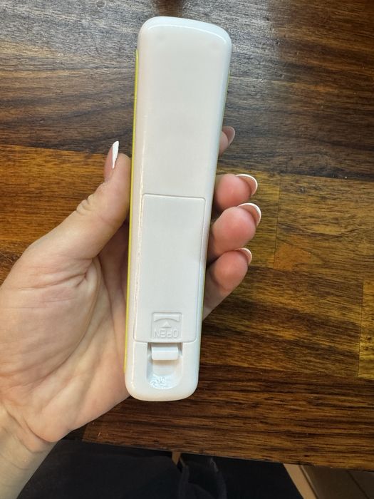 Безконтактен инфрачервен термометър AGU Giraffe