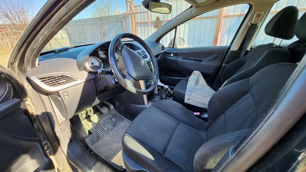 Vând peugeot 207 an 2009, 1.4 benzina 95cp