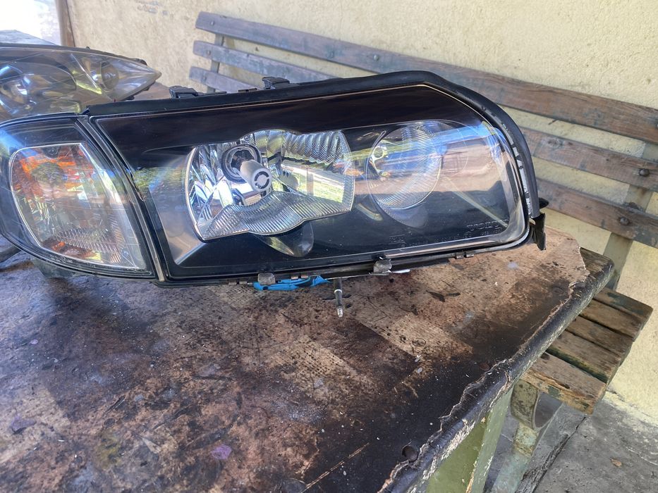 Десен фар ксенонов за волво s80