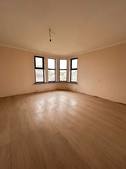 Продаётся двухэтажный дом за городом