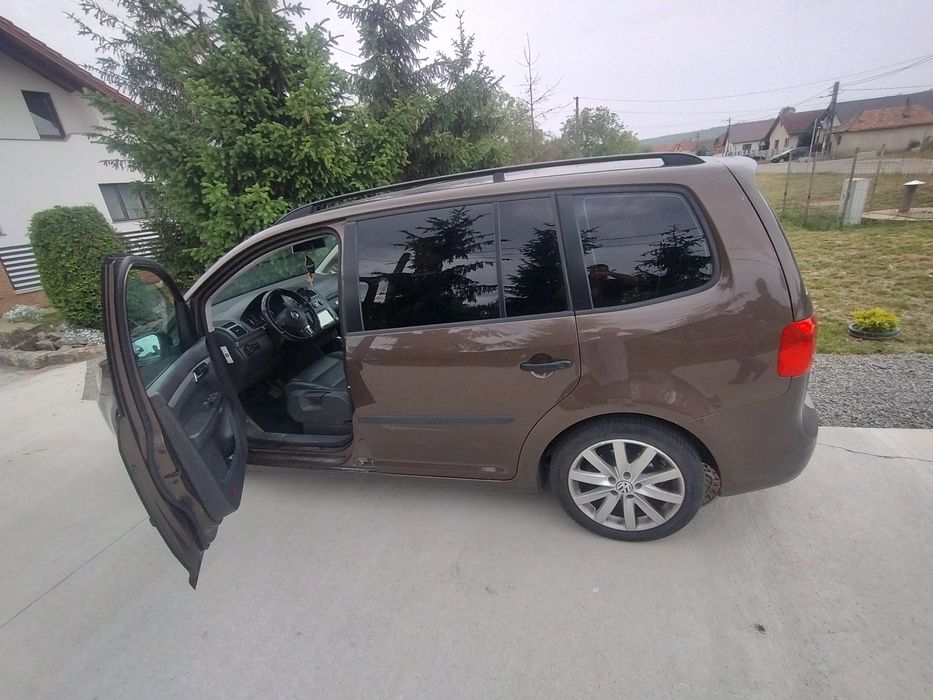 Vând vw touran 2014