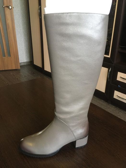 Продам новые женские сапоги!