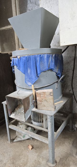 Фуражомелка с двигател