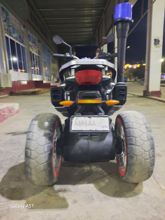 Bolalar uchun mototsikl sirena va ovoz bilan