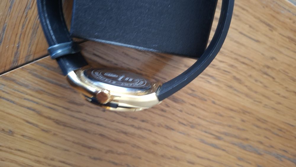 Чисто нов мъжки часовник