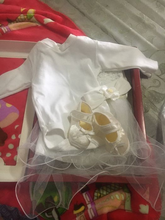 Продам платье на новорожденную девочку