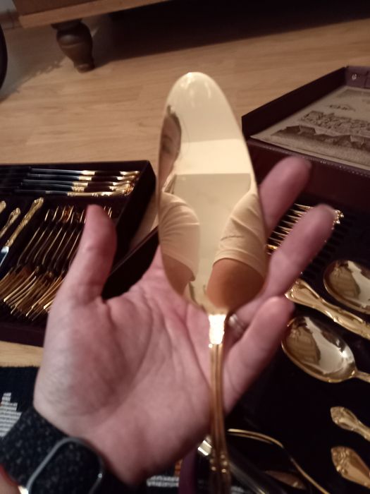 Set  tacâmuri Solingen placat cu aur 23 k, 72 buc
