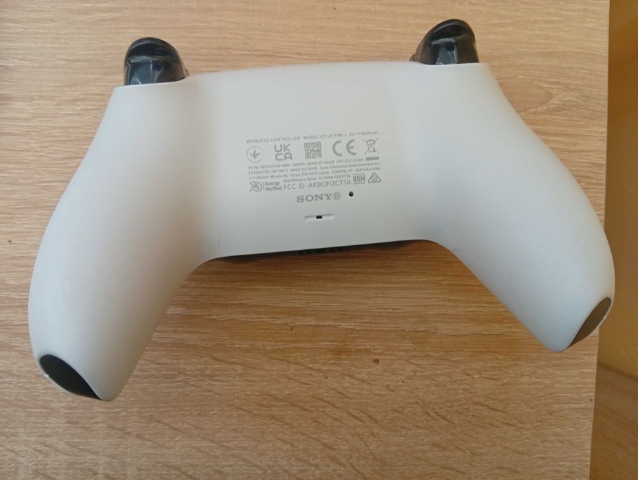 PlayStation 5 контролер