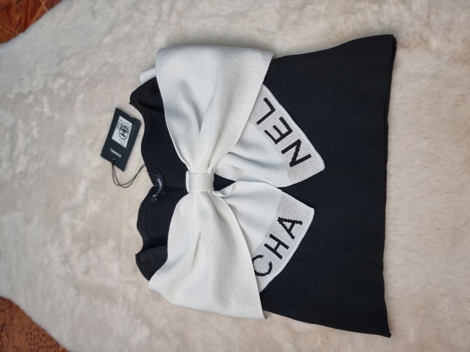 Top elegant alb-negru cu fundă statement, nou cu etichetă