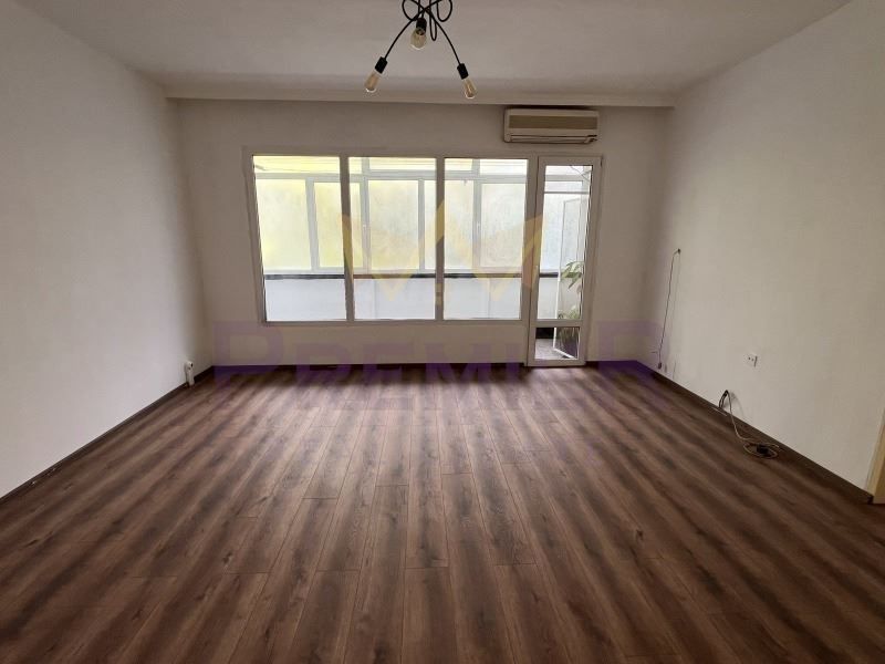 Продава се Тристаен апартамент в Пловдив, Кючук Париж - 87 кв.м за 1009 €/кв.м - Снимка #6