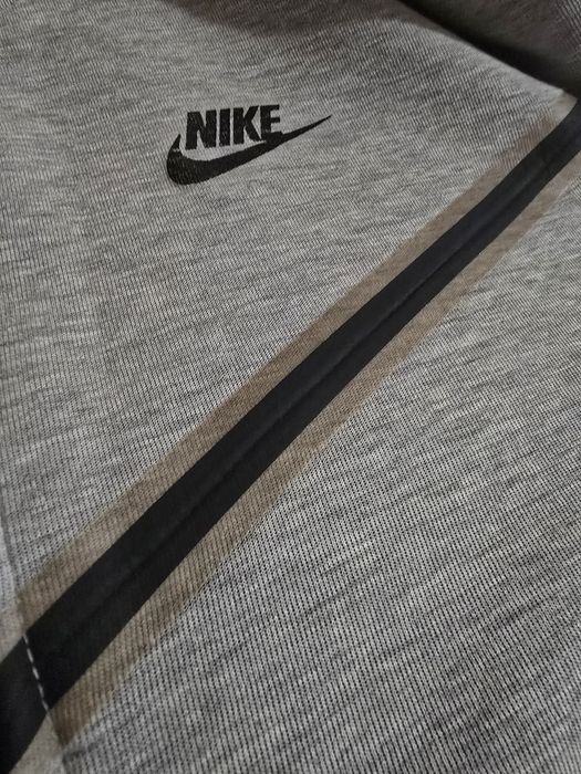 Nike tech S.    .