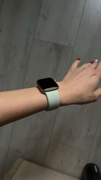 Продаю Apple Watch